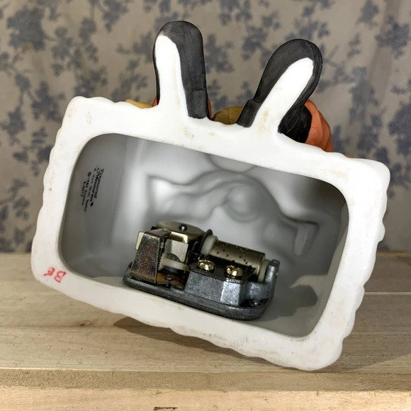 Vintage Enesco Treasured Memories Santa Claus is Coming to Town Music Figurine - Picture 7 of 10